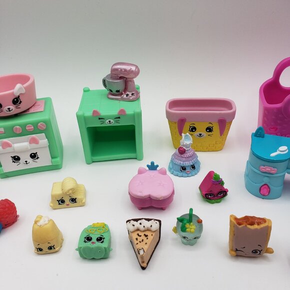 Shopkins Figures Plus Accessories Mixed Lot Seasons Moose Toys Dolls Car / D3 - Picture 4 of 6